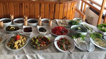 Free daily buffet breakfast