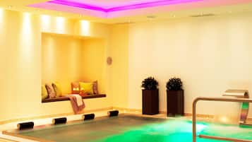 Kolam renang indoor