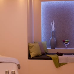 Couples treatment rooms, sauna, steam room, body treatments