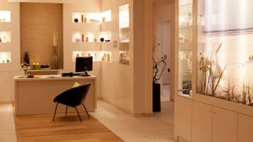 Couples treatment room(s), sauna, steam room, body treatments