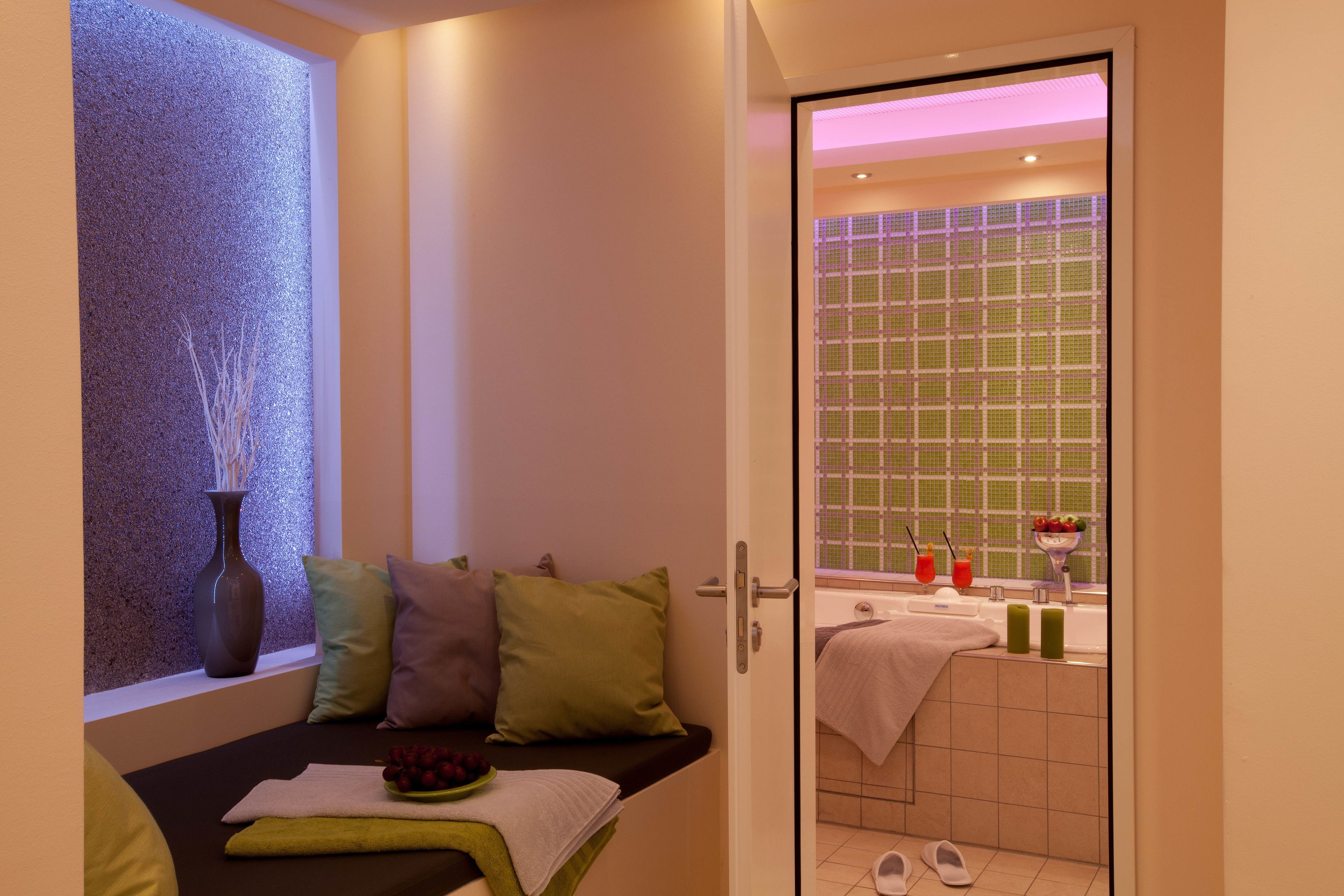 couples treatment room(s), sauna, steam room, body treatments