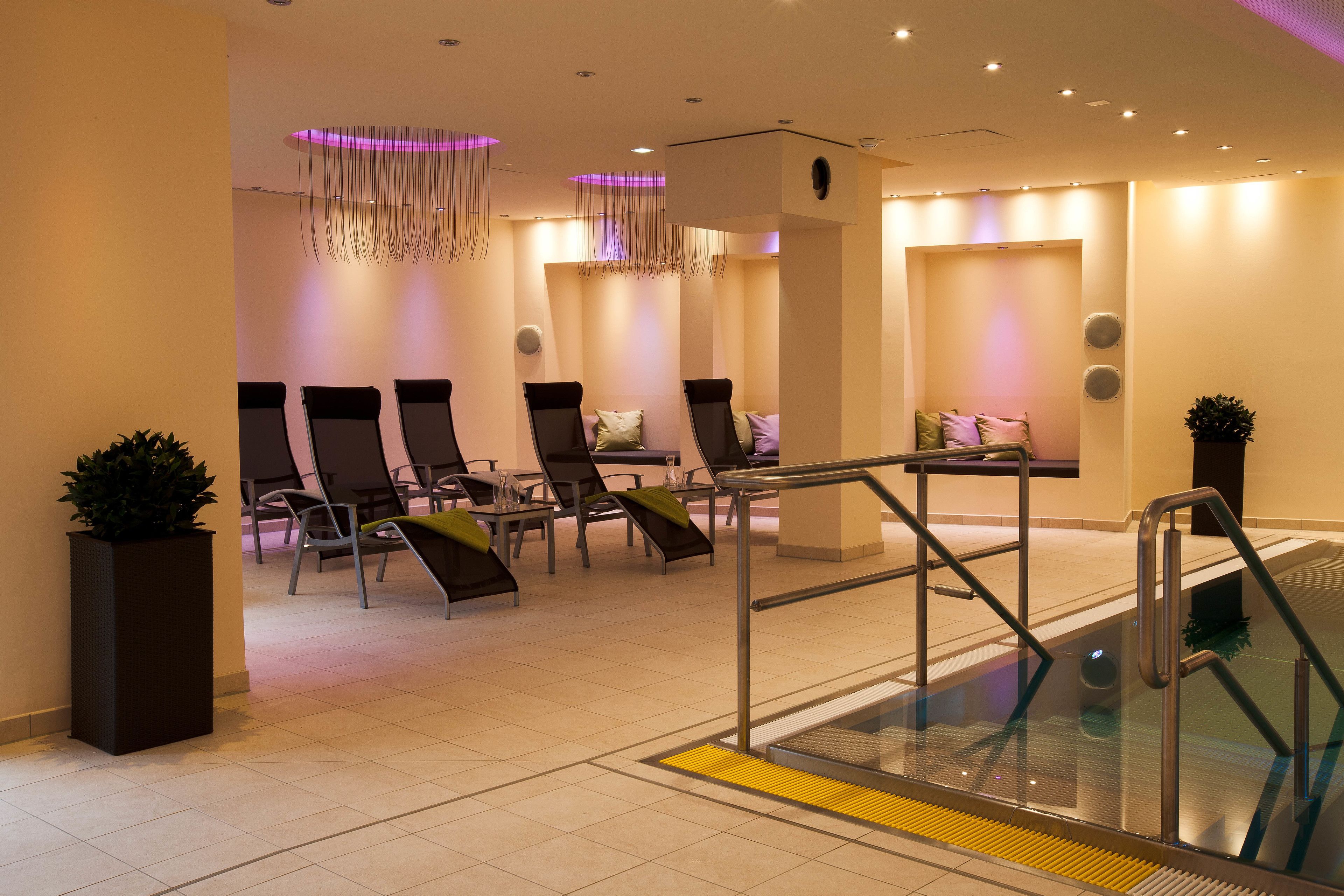 Couples treatment rooms, sauna, steam room, body treatments