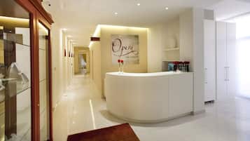 Quầy tiếp tân