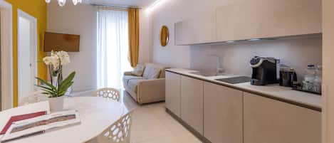 Luxury Apartment, 2 Bedrooms | Frette Italian sheets, premium bedding, down duvets, Tempur-Pedic beds