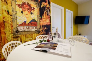 Luxury Apartment, 2 Bedrooms | Frette Italian sheets, premium bedding, down comforters