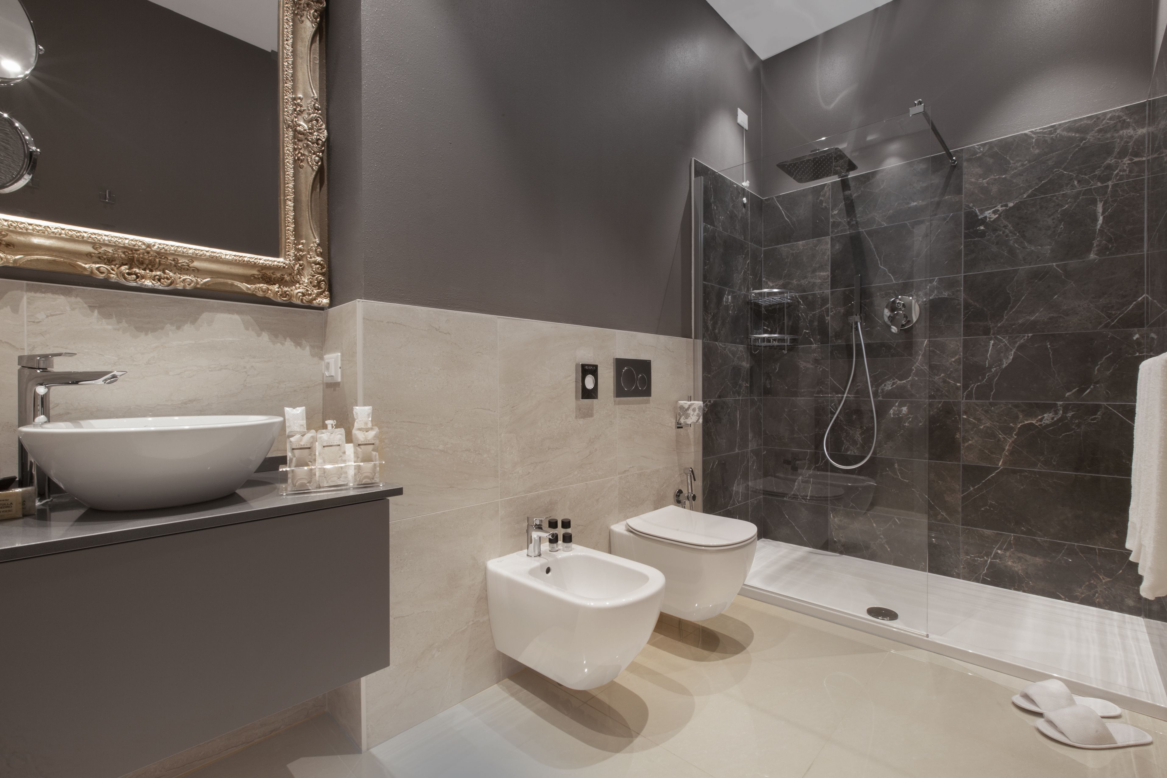 Luxury Apartment, 1 Bedroom | Bathroom | Shower, rainfall showerhead, free toiletries, hair dryer