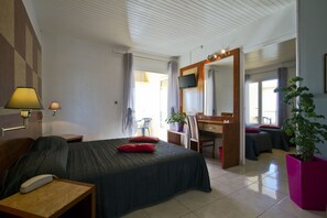 Schreibtisch, Verdunkelungsvorhänge, kostenlose Babybetten