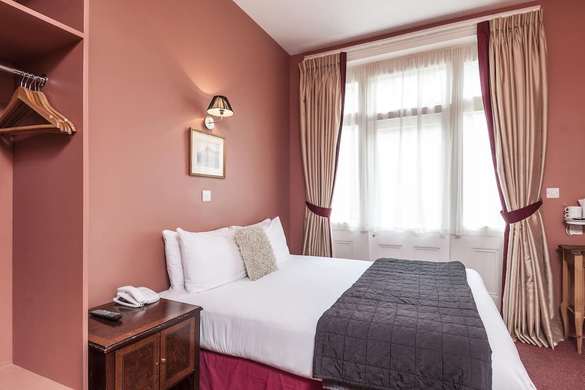 Double Room | In-room safe, soundproofing, free WiFi