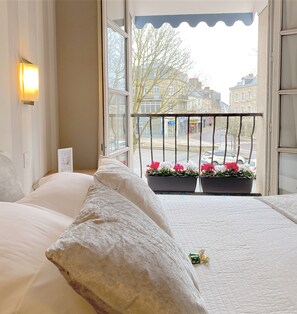 Doppelzimmer | Individuell dekoriert, individuell eingerichtet, Schreibtisch