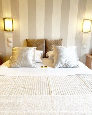 Double Room | Individually decorated, individually furnished, desk, blackout curtains - Le Vauban (Carentan les Marais)