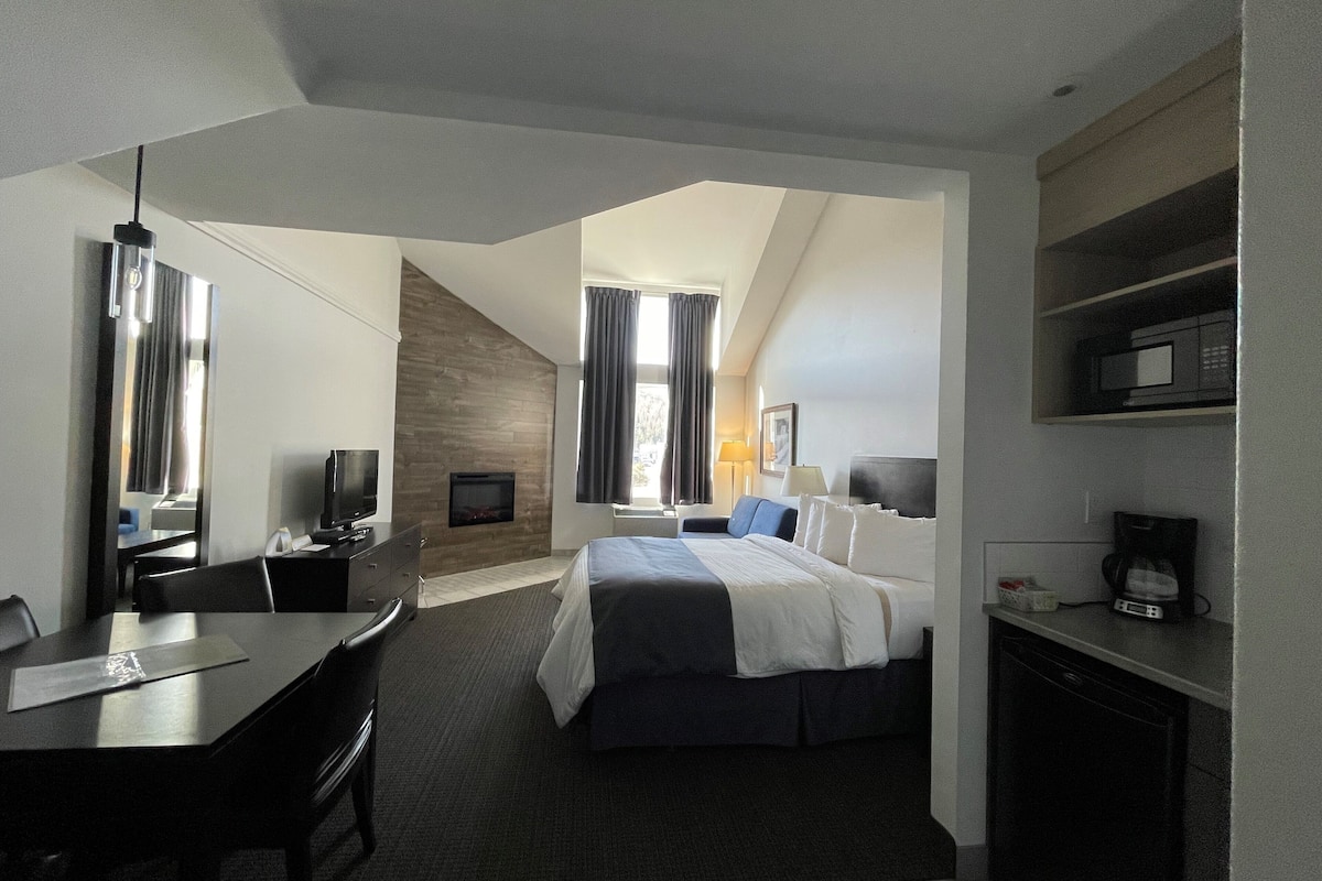 studio (mezzanine) | premium bedding, pillow-top beds, desk, blackout curtains