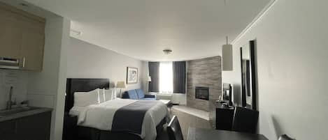 开间, 1 张大床和 1 张沙发床 | 高档床上用品、加厚床垫、办公桌、遮光窗帘