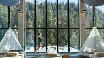 Indoor pool, pool loungers