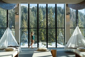 Indoor pool, pool loungers