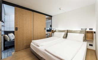 高级公寓 (5 pax) | 客房内保险箱、办公桌、免费 WiFi、床单