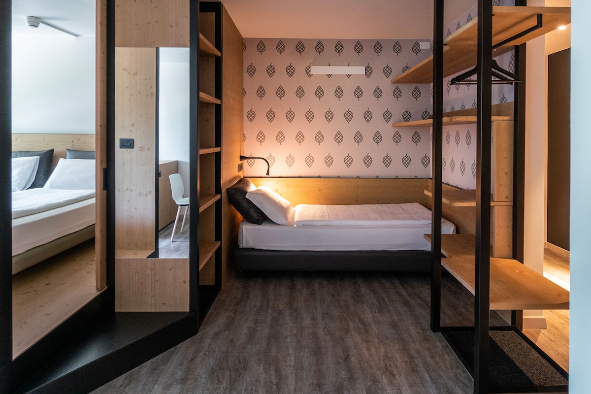 Superior appartement (4 Pax) | Woonruimte | Een televisie