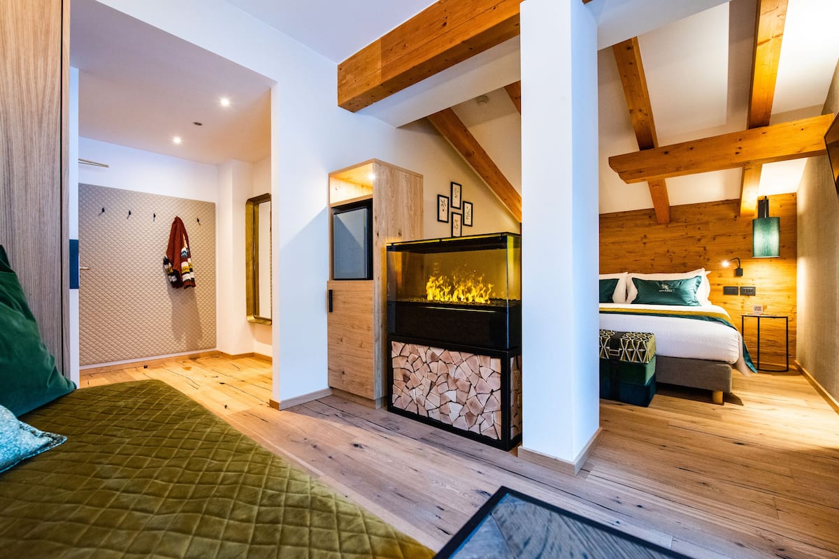 classic double room | 1 bedroom, minibar, in-room safe, individually furnished