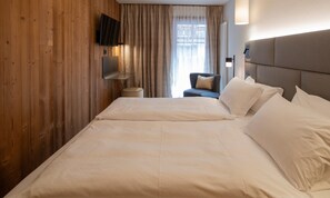 Dobbelt- eller tomannsrom – superior | Minibar, safe på rommet, wi-fi (inkludert) og sengetøy