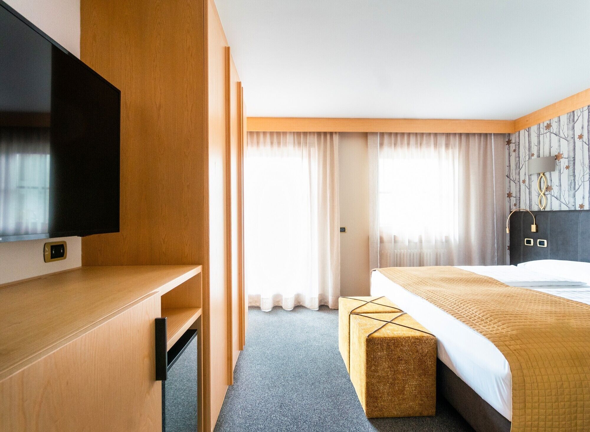 standard double or twin room | 1 bedroom, minibar, in-room safe, free wifi