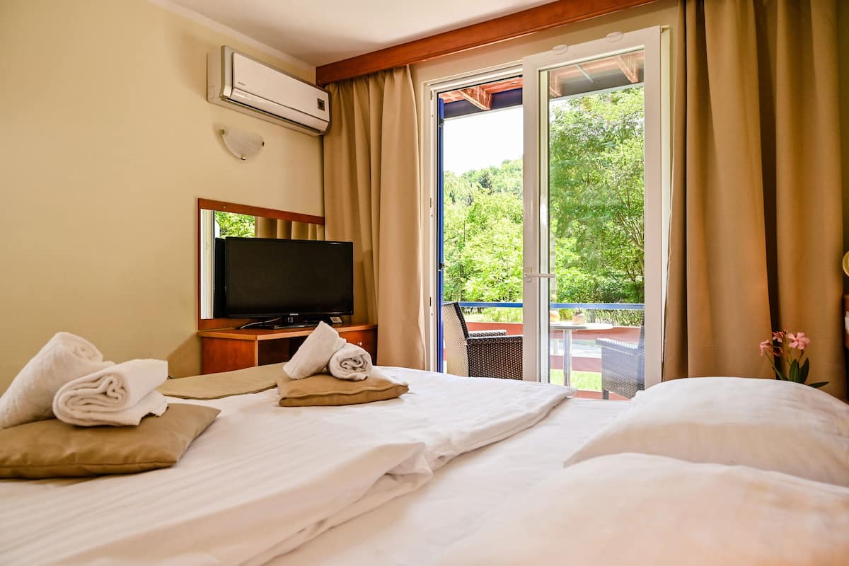 Standard-Doppel- oder -Zweibettzimmer
