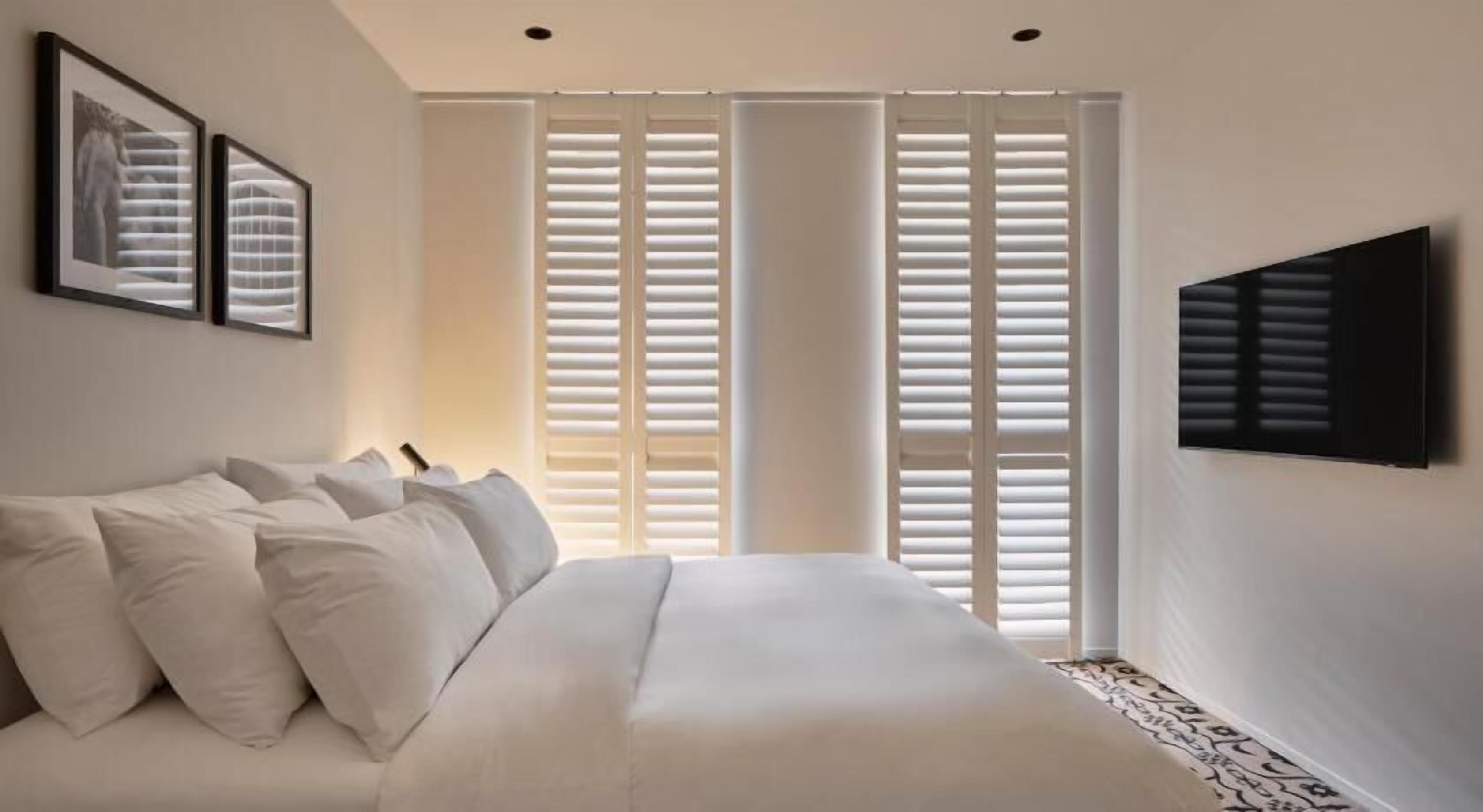 Premium bedding, in-room safe, individually decorated