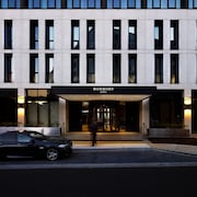 Burbury Hotel & Apartments