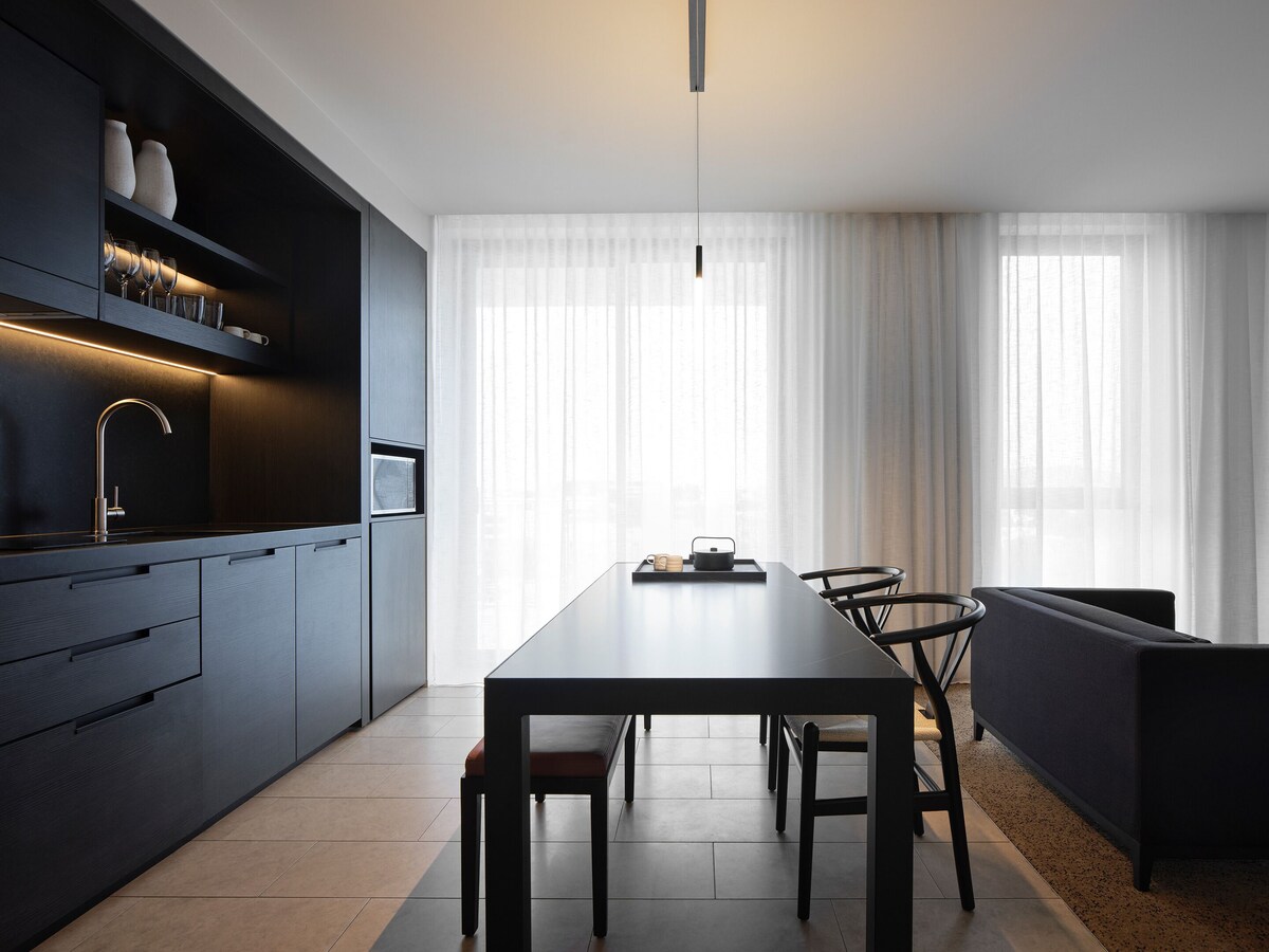 Burbury Hotel & Apartments