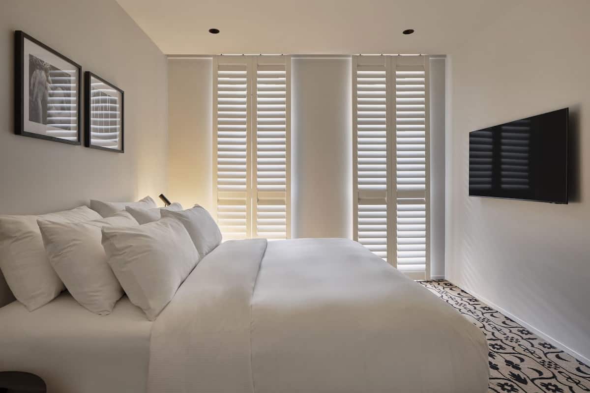 Premium bedding, in-room safe, individually decorated