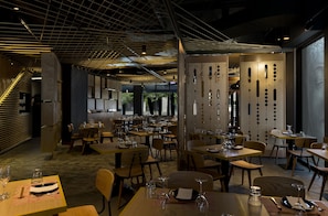 Breakfast, lunch, dinner served; Modern European cuisine