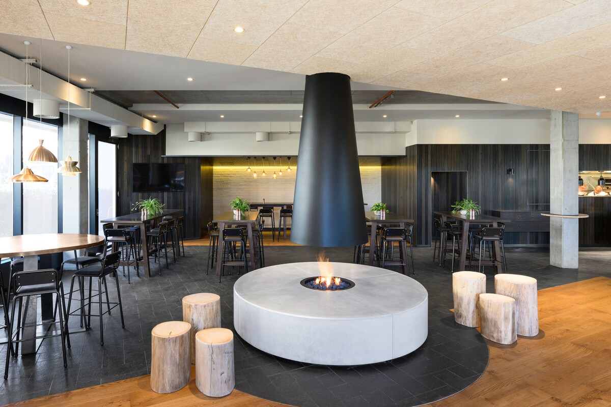 Burbury Hotel & Apartments