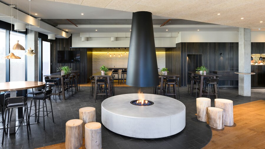 Burbury Hotel & Apartments