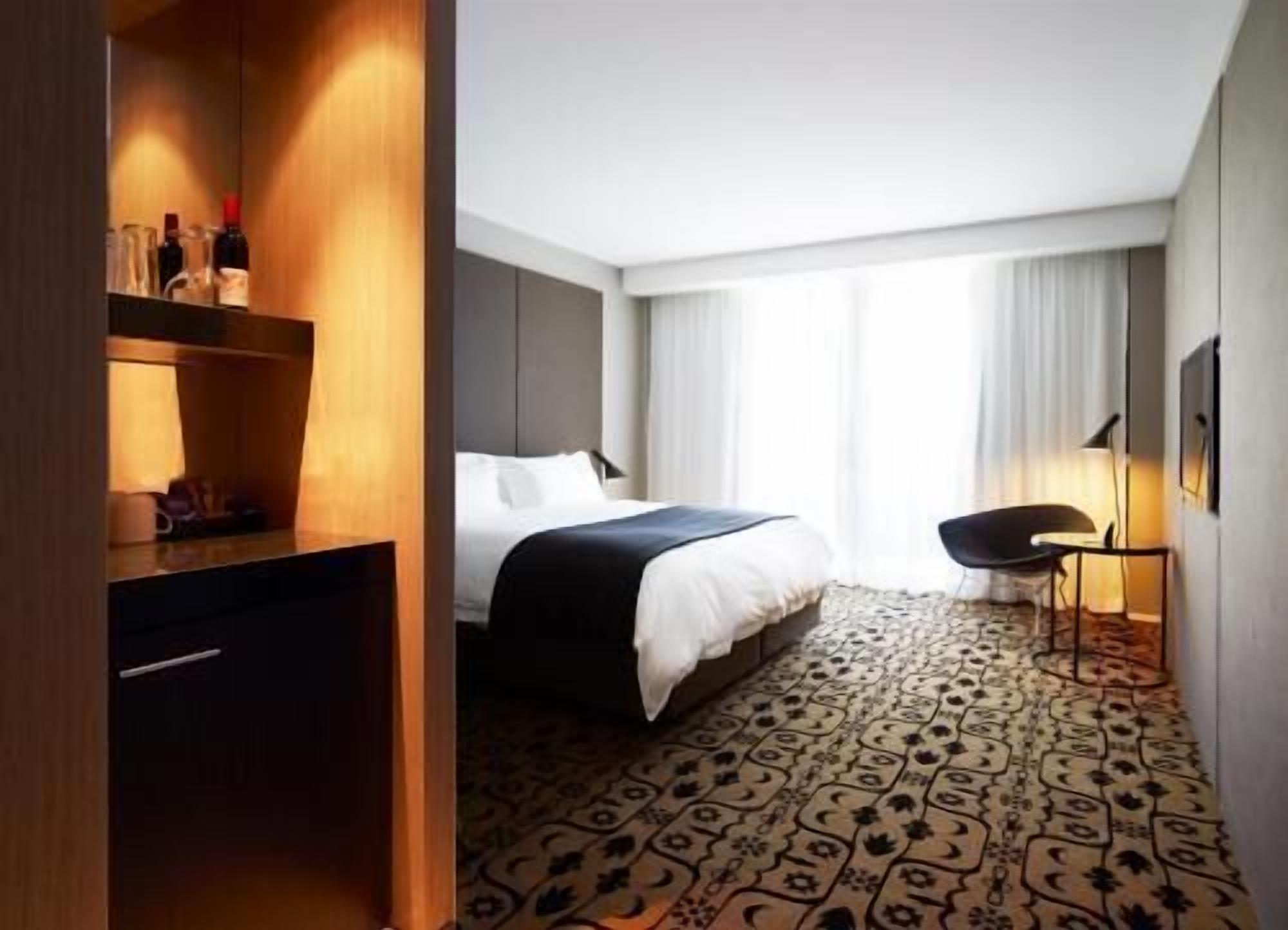 Premium bedding, in-room safe, individually decorated