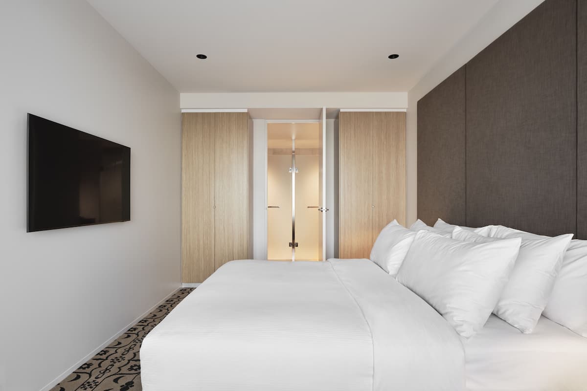 Luxe beddengoed, een kluis op de kamer, individueel gedecoreerd