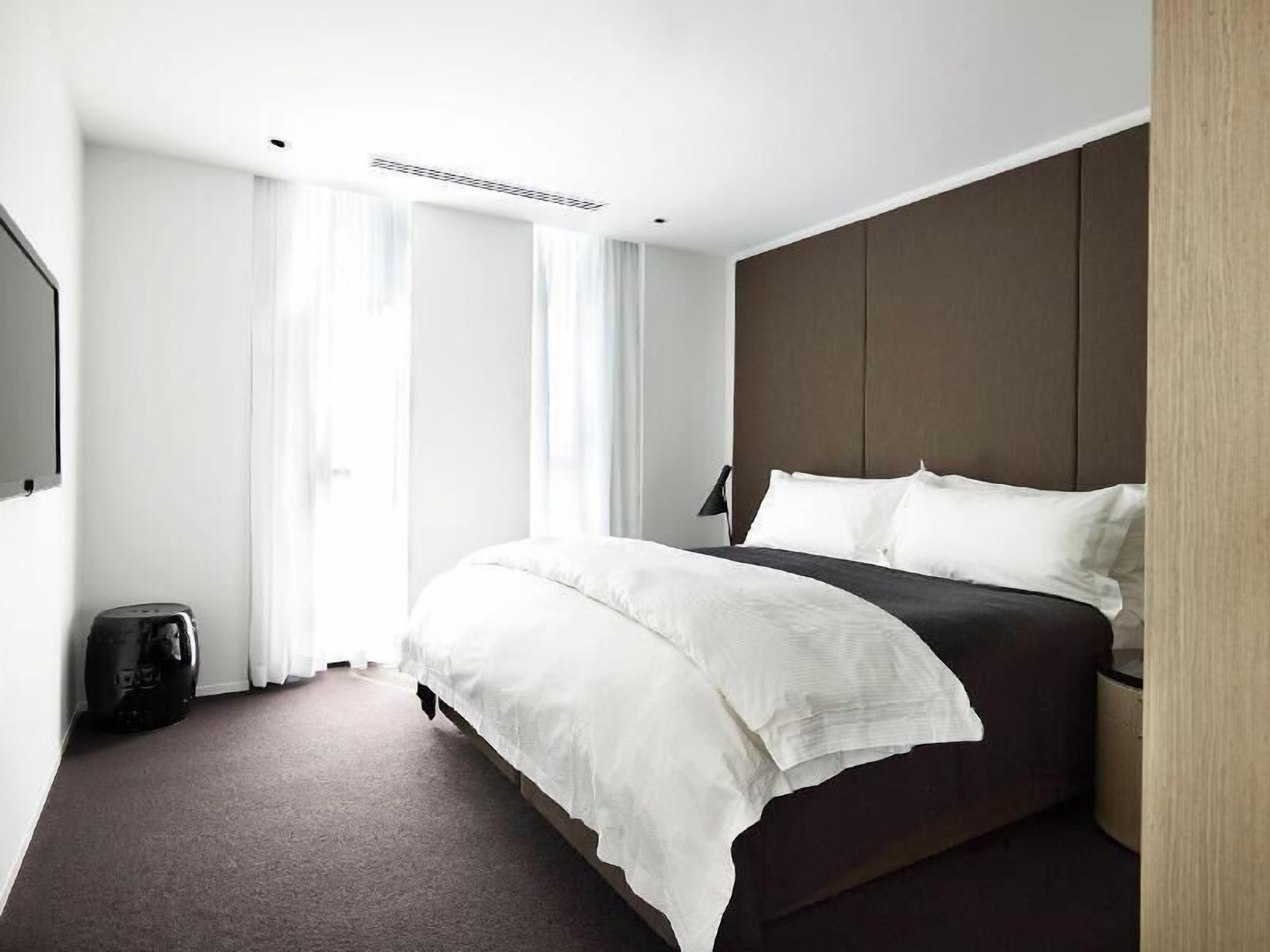 Premium bedding, in-room safe, individually decorated