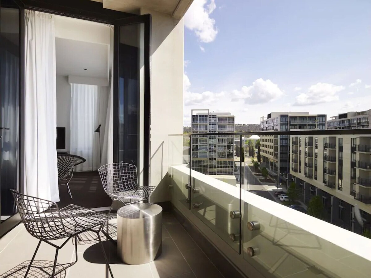 Burbury Hotel & Apartments