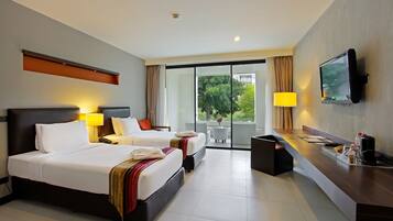 Premium bedding, in-room safe, individually decorated