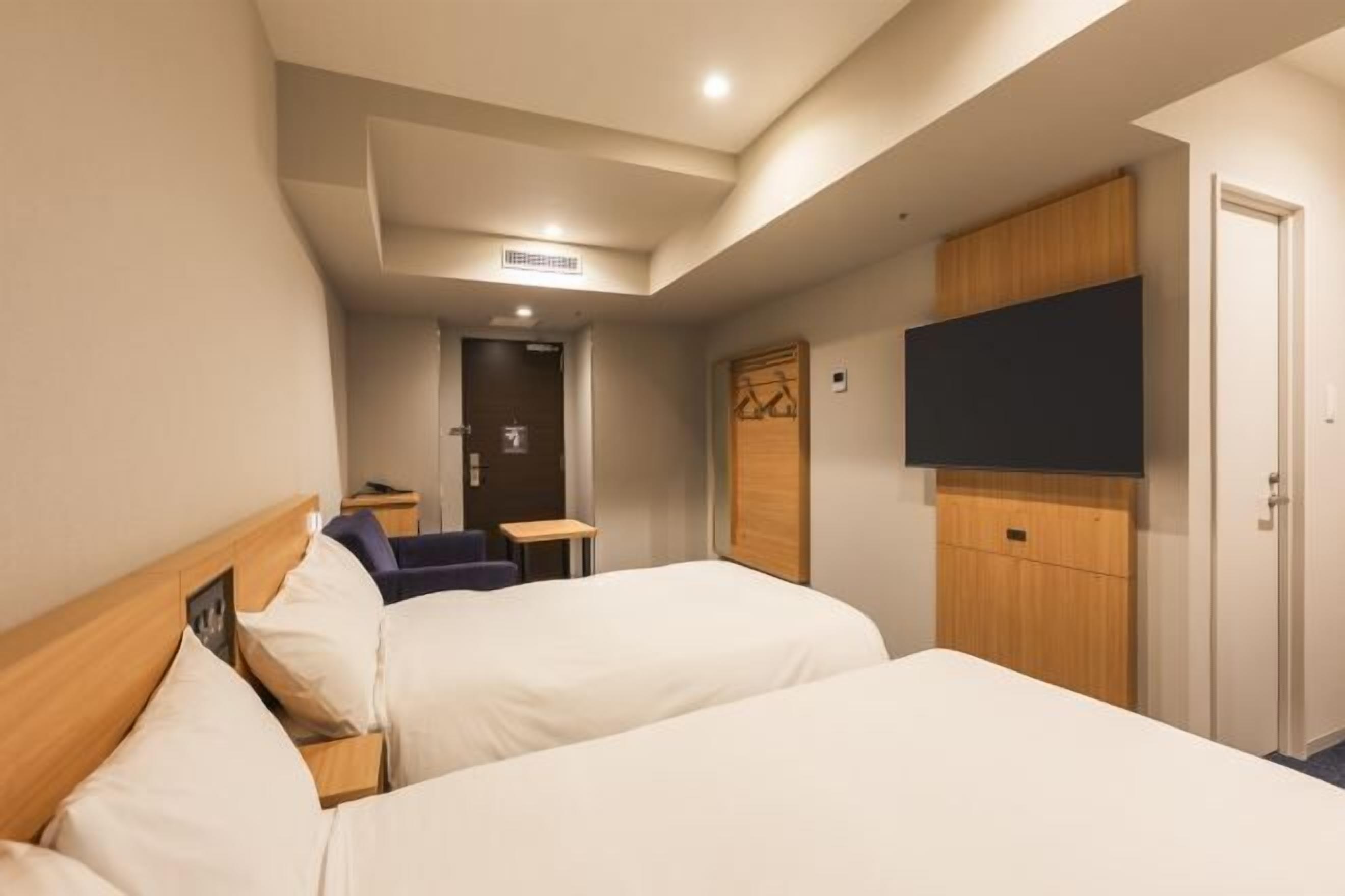 笔记本电脑工作区、遮光窗帘、免费 WiFi、床单