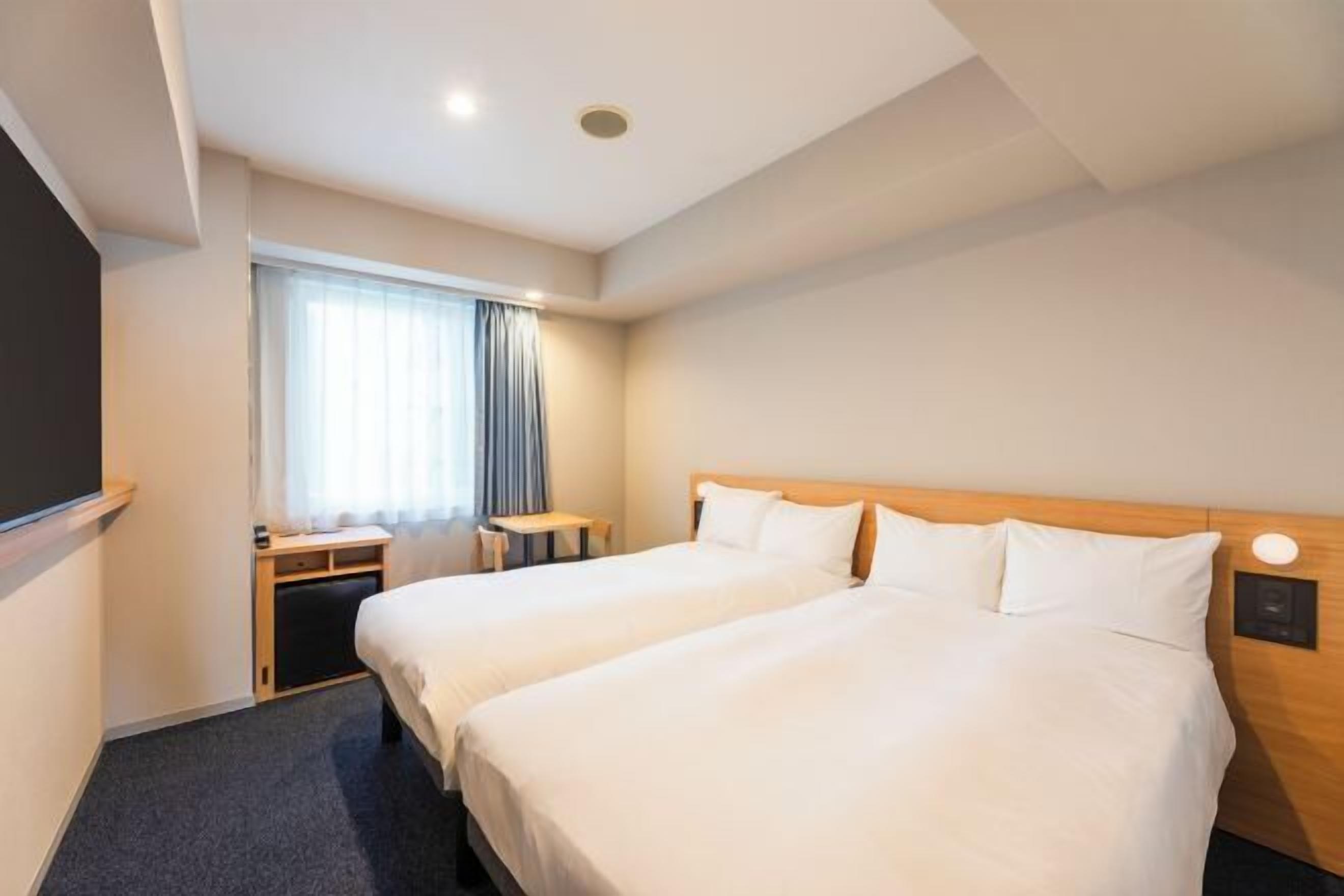 笔记本电脑工作区、遮光窗帘、免费 WiFi、床单