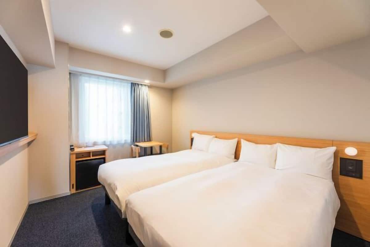 Laptop workspace, blackout curtains, free WiFi, bed sheets