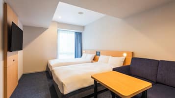 Universal Twin Room, Non-Smoking | Laptop workspace, blackout drapes, WiFi (free), bed sheets