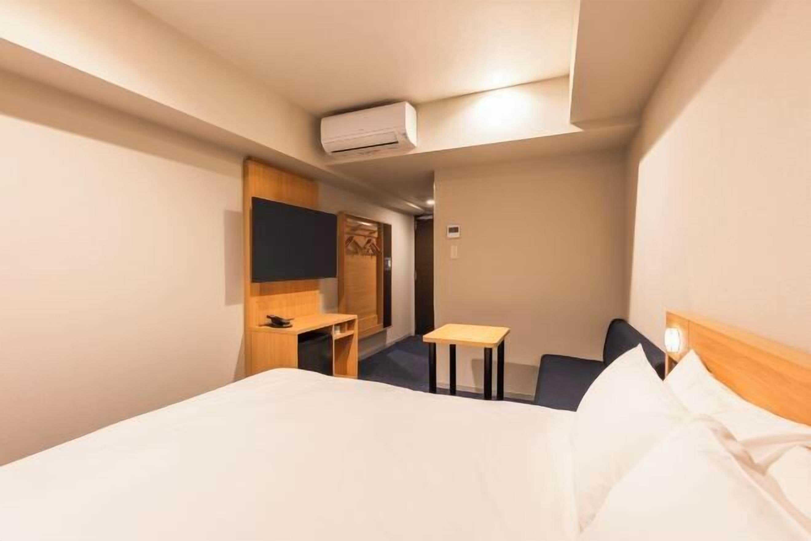 笔记本电脑工作区、遮光窗帘、免费 WiFi、床单