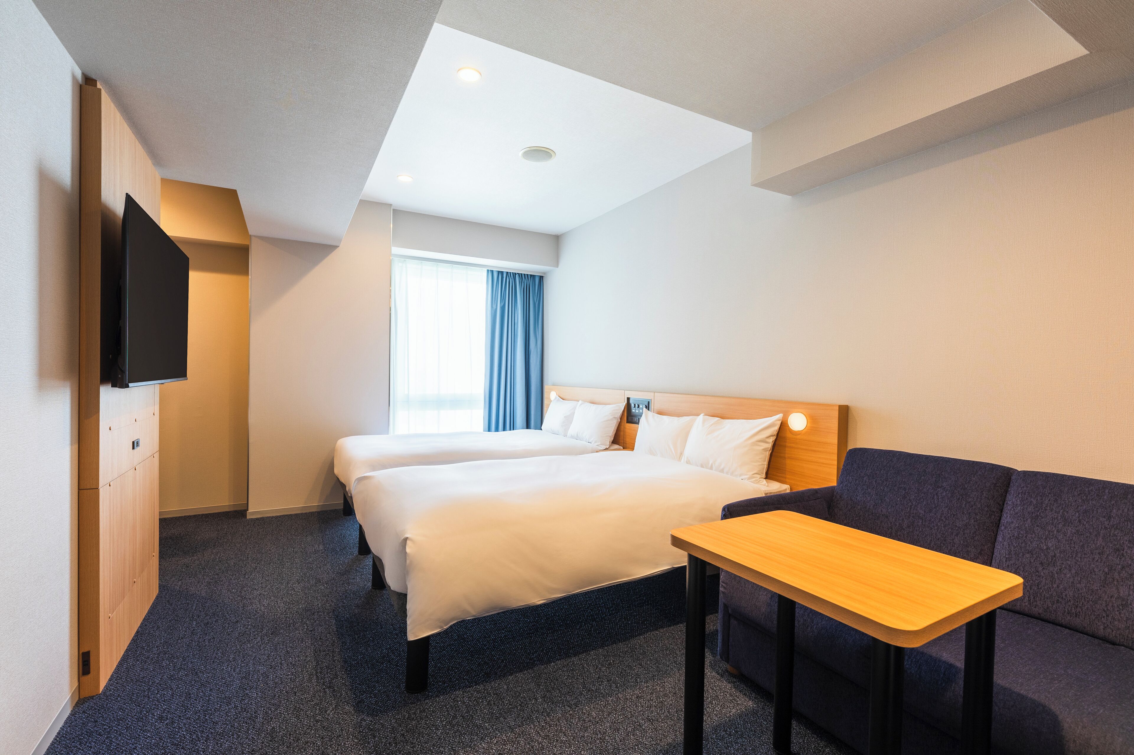 笔记本电脑工作区、遮光窗帘、免费 WiFi、床单