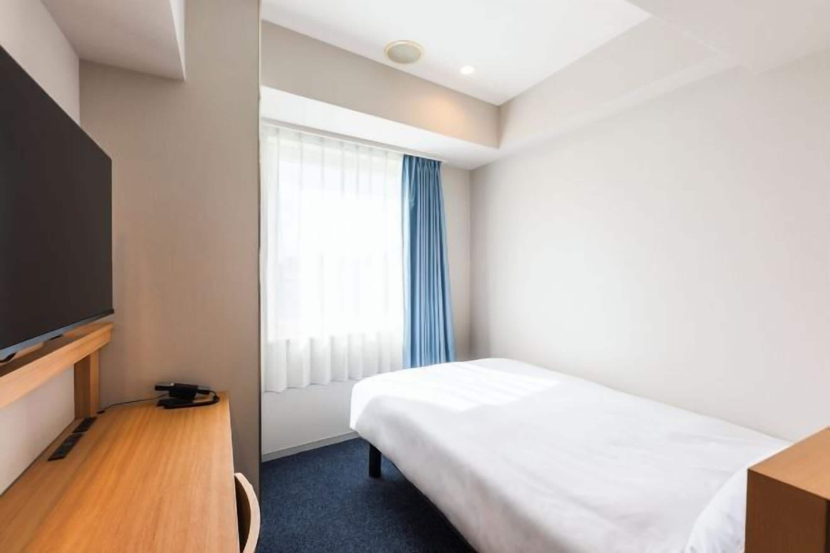 笔记本电脑工作区、遮光窗帘、免费 WiFi、床单