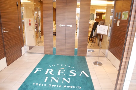 Interior entrance. Sotetsu Fresa Inn Kamakura Ofuna Station Kasamaguchi