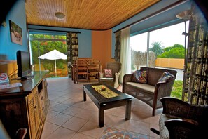 Apartment, 1 Bedroom (Elephant) | Living area