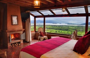 Junior Suite, 1 King Bed | Down duvets, minibar, in-room safe, desk - Hotel Porton Del Cielo (Patzcuaro)