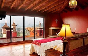 Suite Présidentielle, 1 très grand lit | Couette en duvet d'oie, minibar, coffres-forts dans les chambres, bureau