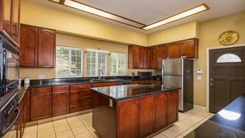 Presidential House, Multiple Bedrooms | Private kitchen