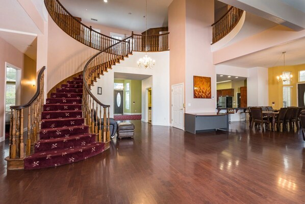 Casa presidencial, varias habitaciones | Muebles diferentes, wifi gratis y ropa de cama