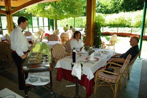 Seafood, garden views 